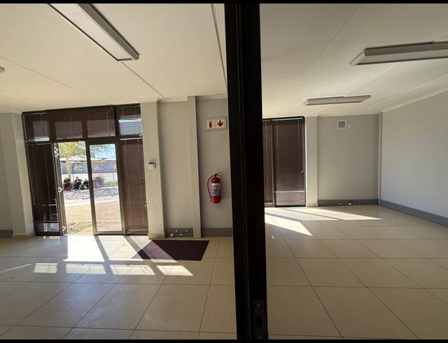 519M² WAREHOUSE TO LET IN STIKLAND INDUSTRIAL
